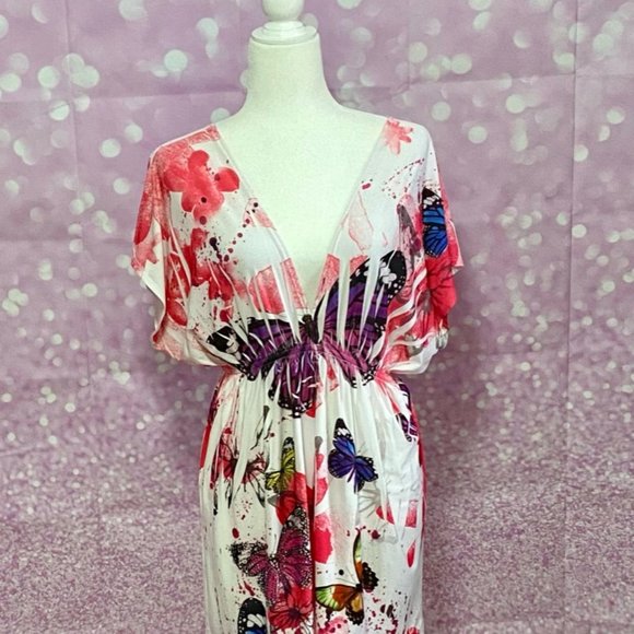 Tops - Butterflies!  All over this pretty top!